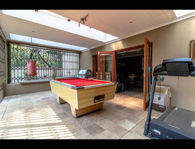5 BEDROOM HOUSE FOR SALE IN GLENVISTA